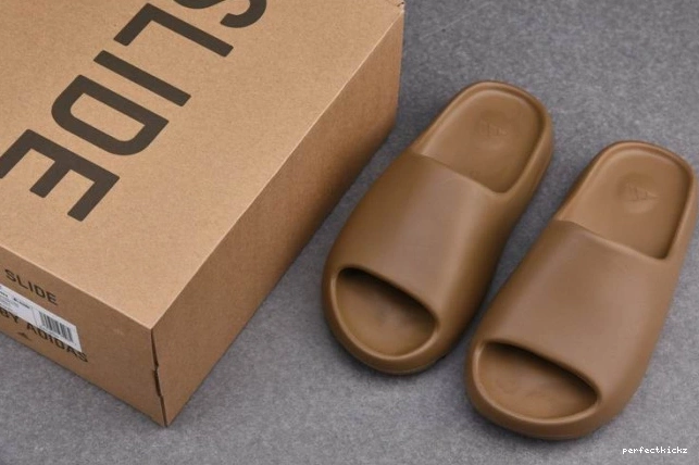 Core Adidas Yeezy G55492 Slide 0825
